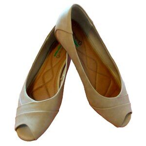 Baretraps Jasmyn Women Beige Hidden Wedge Peep Toe Comfort Flats Shoes - 8.5M